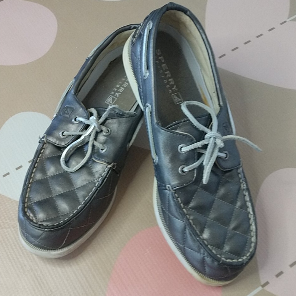 Sperry Top-Slider silver boat shoes. Size 6